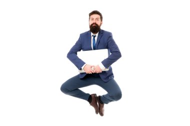 Yaşam dengesi kavramı. İlham verici yenilikler. İş adamı ilham veren adam kendini huzurlu hisseder. Adam barışçıl bir şekilde dizüstü atladı. Hayallerinin peşinden git. Yürümeye devam. Başlangıç için ilham verici. Her zaman huzurlu bir ruh hali