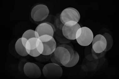 Önümüzdeki tatil parlak ve neşeli bir atmosfer. Noel süslemeleri kavramı. Ufuk ışık renkli Garland. Soyut renkli bokeh arka plan. Festival zemin renkli ışıklar ile