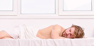 Adam yakışıklı adam uyku. Uyku fiziksel ve ruhsal sağlığınız için hayati önem taşımaktadır. Sağlıklı uyku alışkanlıkları. Adam traşsız sakallı yüz uyku yatağı. Uyku zamanı. Uyku ve dinlenme kavramı. Kendinizi rahat hissedin ve rahatlayın