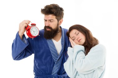 Sabah erkenden. Uykucu kadın ve sakallı adam sabah erken saatlerde çalar saat tutuyor. Seksi kız ve acımasız hipster erken uyanmak için sorun yaşıyorsanız. Birkaç aşık erken olmak