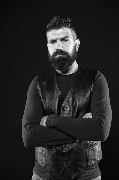 Brutal hipster caucasien avec moustache. Mode masculine. Soins du visage. Hipster mature avec barbe. Homme barbu. Un homme Brutal confiant et beau. Un homme sérieux. Soins de coiffeur masculin — Photo