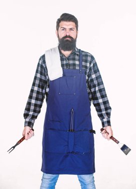Pişirme aletleri Barbekü bir dakika dostum. Açık havada et kavurma için araçları. Piknik ve barbekü. Park et pişirme. Erkeksi hobi. Sakallı hippi giyim önlük Barbekü için. Kavurma ve yiyecek ızgara