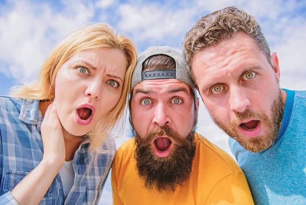 Amazed surprised face expression. How to impress people. Shocking impression. Men with beard and woman looking shocked. No way. Friends shocked faces looking at you. That is impossible. Shocking news — Stock Photo, Image