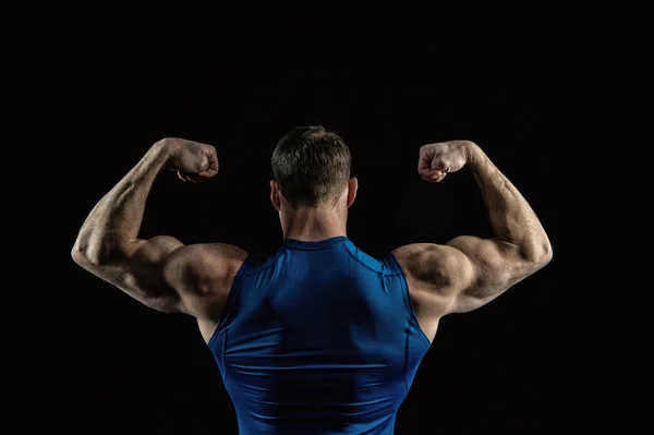 Knappe bodybuilder man met gespierd lichaam opleiding in sportschool — Stockfoto