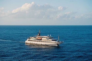 Bridgetown, Barbados okyanusta gemi. Deniz yolculuğu gemide. Gemi ile seyahat. Keşif ve macera. su taşımacılığında gemi. Uzun yolculuk