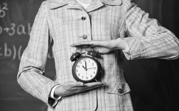 Schedule and regime. Alarm clock in female hands close up. Teachers attributes. Alarm clock in hands of teacher or educator classroom chalkboard background. School discipline concept — Stock Photo, Image