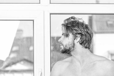 Sabah güzellik rutin denetim listesi. Adam yakışıklı sadece uyanmak kadar sakallı. Maço çekici görünüm bakım güzellik hakkında. Temel yöntemler güzellik rutin. Cilt bakım ve bakım. Güzellik zamanlamanızı