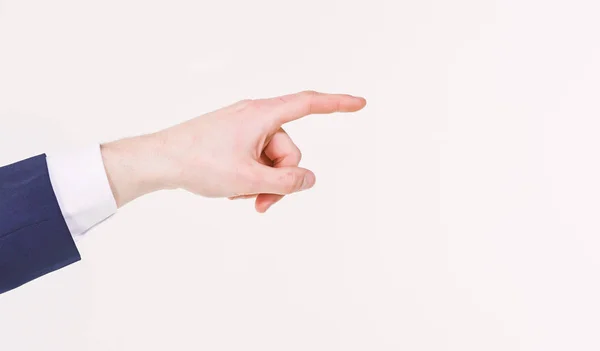 Πολλά υποσχόμενη σκηνοθεσία. Κατεύθυνση της επιχειρηματικής ιδέας. Αρσενική χέρι δείχνοντας με το δάχτυλο δεικτών. Χειρονομία δείχνει την κατεύθυνση. Εσωτερικη χέρι λευκό φόντο. Διαφήμιση ματιά εκεί. Ελέγξτε έξω αυτήν την κατεύθυνση — Φωτογραφία Αρχείου