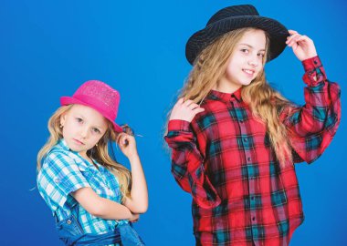 Harika bir tarzda aldılar. Küçük şirin moda modelleri. Moda Giyim ve Aksesuar moda çocuk. Çok güzel moda ile küçük kızlar bakın. Moda aşık olmak