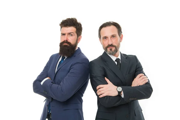 Partnership van Boss men geïsoleerd op wit. volwassen mannen baas hebben eigen bedrijf. zakelijke bijeenkomst. team succes. samenwerking en teamwork. bebaarde zakenlieden in formeel pak. baas en werknemer — Stockfoto