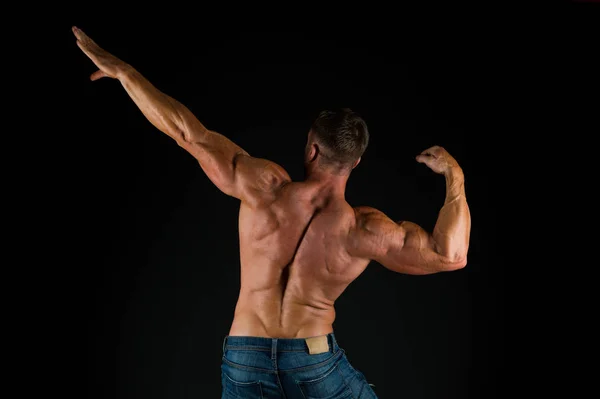 Attraente ragazzo corpo muscolare. Orgoglioso di ottima forma. Il concetto di culturista. Sano e forte. Mascolinità e sport. Migliora te stesso. Atleta muscoloso. Macho bello con busto muscolare — Foto Stock