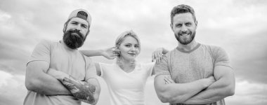 Gücü birlik içinde. İken diğer her takım gibi konaklama yakın kadın ve erkek rahat görünüyor. Takım arkadaşları kendinden emin. Arkadaşlar takım arkadaşları ile rahat. Güven ve gerçek takım özniteliklerini desteklemek