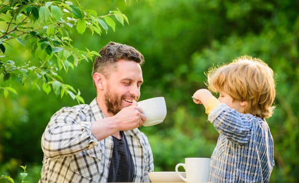 Healthy food. Family day bonding. father and son eat outdoor. organic and natural food. small boy child with dad. they love eating together. Weekend breakfast. Family bonds — Stock Photo, Image