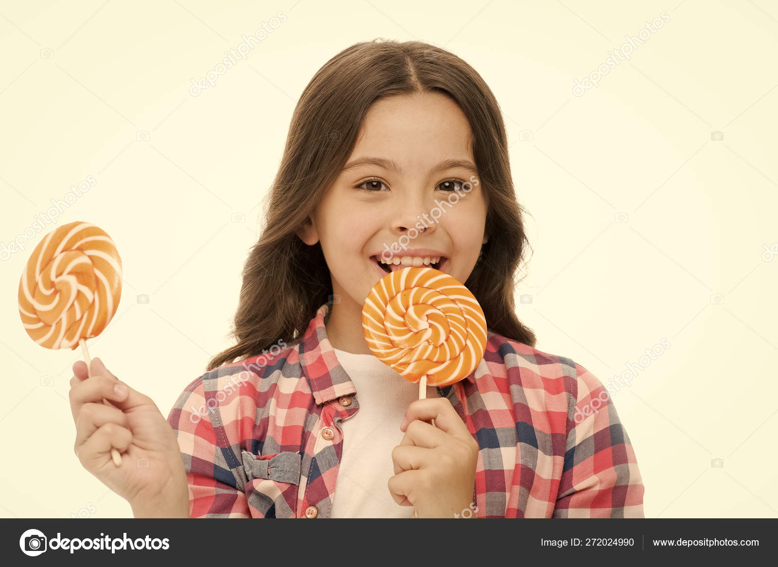 Impressionnant Fait Sucre Nutrition Fille Enfant Souriant Tient Sucette Bonbons Une Fille Avec Une Sucette A Impressionnant Fait Sucre Nutrition Fille Enfant Souriant Tient Sucette Bonbons Une Fille Avec Une Sucette A
