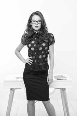 Geleceğim benim ellerimde. İş adamları. İşletme okulu koçu. Kıyafet kuralı. Güzel okul öğretmeni. Seksi bir iş kadını. Moda ve güzellik. Okula dönelim. Gözlüklü, kırmızı dudaklı kız.