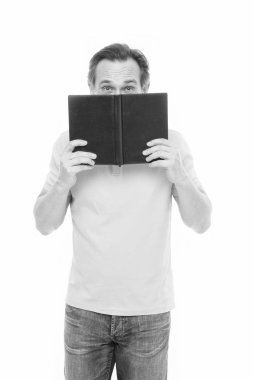 Bir kitap olmadan yapamaz. Olgun öğrencinin okula geri. Sakallı adam kitap okumak. Üst düzey iş koç holding kitap. Yaşlı işadamı iş okulda eğitim