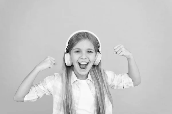 On the music waves. Adorable music fan. Music makes her happy. Little girl child listening to music. Happy little child enjoy music playing in headphones — Stock Photo, Image