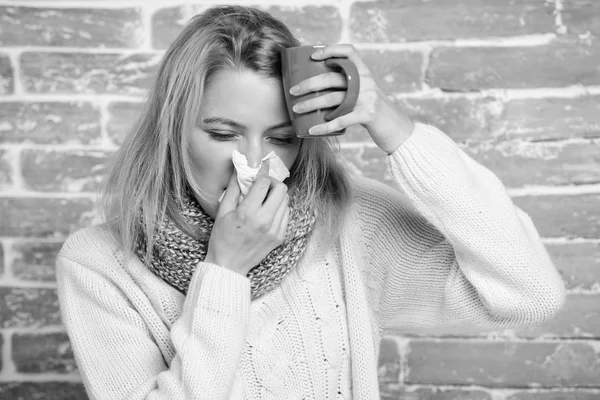 Runny nose symptom of cold. Tips how get rid of cold. Remedies should help beat cold fast. Woman feels badly ill sneezing. Cold and flu remedies. Girl in scarf hold tissue or napkin suffer headache