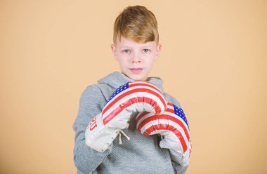 Spor. Delme nakavt. Çocukluk etkinlik. Fitness diyet. enerji sağlık. egzersiz küçük çocuk boksör. Spor başarı. spor giyim moda. ABD Bağımsızlık günü. Mutlu çocuk sporcu boks eldiven