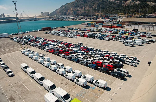 Barcelona, Spain - March 30, 2016: rows of cars on parking in sea port. Car export and import business. Car shipment. Shipping activity. Trade and car commerce — Stock Photo, Image