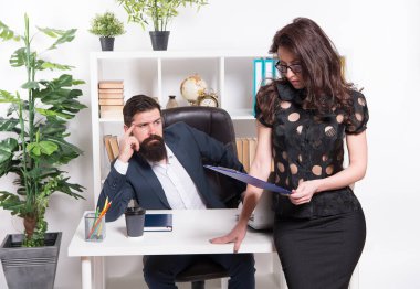 Patron müdürü ve ceo pozisyonu. İş adamı sekreteri. İş ve kariyer. İş çifti çalışıyor. İş adamları. Ofiste ki çift. Başarılı bir iş ekibi. Erkek ve çekici kadın