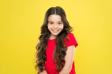 Kamera önünde gevşemek için ipuçları ve numaralar. Çocuklar için oyunculuk okulu. Yetenek geliştirmek. Sanatçı kız oyunculuk eğitimi alıyor. Oyunculuk akademisine gir. Oyuncu bir genç model. Oyunculuk becerileri konsepti