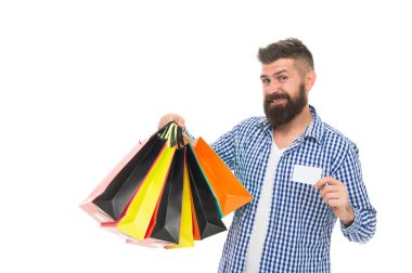 Fuar ticaret rekabeti ve pazarda doğru bilgi. Güvenli alışveriş. Tüketiciyi koruma konsepti. Adam mutlu tüketici alışveriş çantaları ve banka kartı tutun. Tüketiciyi koruma yasaları hakları güvence altına