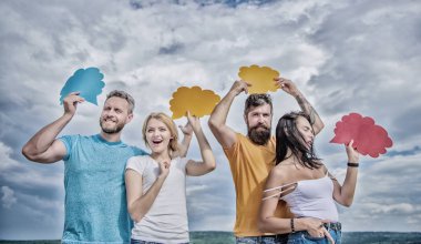 Etkileşimli iletişim yeni bir tür. Komik kabarcıklar mesaj göndereceğiz. Grup iletişim. İnsanlar konuşma balonları kullanarak konuşurlar. İletişim konuşma balonları, kopya alanı oluşur