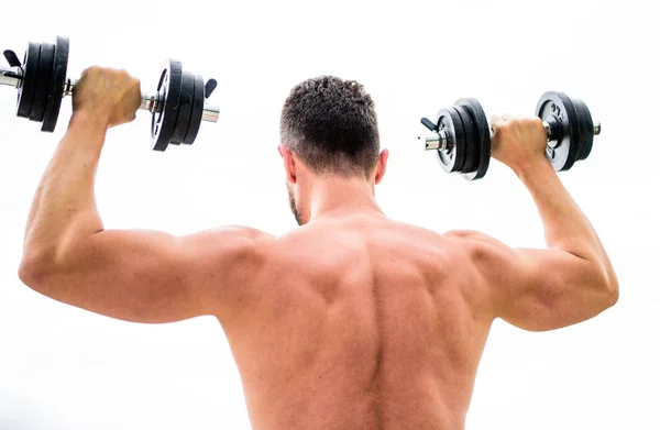 Homem musculoso exercitando-se com a visão traseira do halteres. As acções falam mais alto do que os treinadores. Esportista com costas e braços fortes. Equipamento desportivo. Esporte de musculação. Estilo de vida desportivo. Dumbbell ginásio de exercícios — Fotografia de Stock