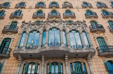 Casa Ramos bina cephe. Modernist mimarisi ve stil. Tasarım ve yapısını Barcelona. Simgesel Yapı ve gezi tatil seyahat Barcelona beyaz