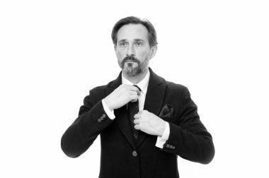 Takım elbiseni accessorize için yollar. Ismarlama takım elbise her takan yağ çekme. Takım elbise beyler güven duygusu aşılamak. Adam yakışıklı emin olgun moda model beyaz arka plan üzerinde şık takım elbise giymek