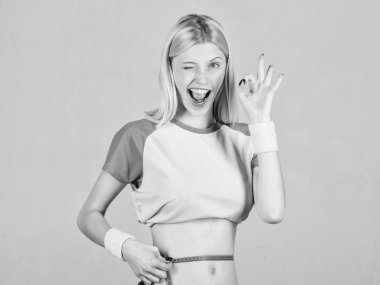 Kilo kaybı. Fitness ve sağlık. Kadın ince bel mükemmel karın ve bant ölçüsü. Zayıflamaya çalışıyorum. Fitness başarısı. Yaz bedenini hazırlayın. Fitness sonucu. Kalori yakmak fitness egzersiz