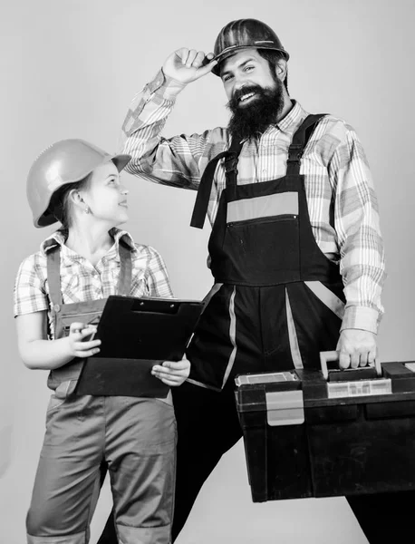 Repair. Children creativity. Bearded man with little girl. construction worker assistant. Builder or carpenter. Repairman uniform. Engineer. Father and daughter in workshop. Making things beautiful — Stock Photo, Image