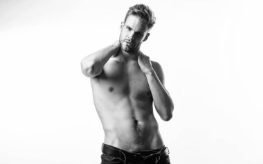 Baştan çıkarıcı maço luk seksi hissettiriyor. Çekici seksi vücut. Çekiciliğine güveniyor. Adam yakışıklı seksi soyunma. Hipster seksi kas gövde giysi çıkarmak. Cinsel performans. Çok sıcak hissediyorum