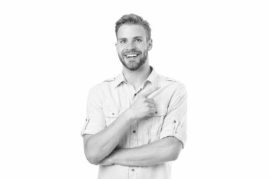 Çözüm bul. Tüylü, gülümseyen, beyaz arka planlı bir adam. Adam mutlu bir çözüm buldu. Başarıya ulaş. Sakallı adam çözümden memnun. İyi sonucu kutlayın. Tüm sorunlar için çözüm