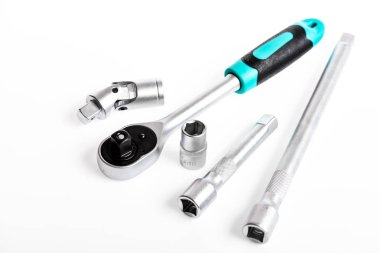 Beyaz arka planda yalıtılmış araçlar kümesi. çok amaçlı araç kiti. Krom Vanadyum Çelik. metallized düzeltme ekipmanları. beyaz arka planda izole edilmiş soket anahtarı. Demir alet seti. Güvenilir araba doktorunuz