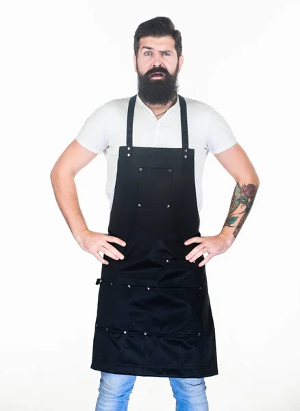 Ça ne peut pas être vrai. Homme barbu exprimant des émotions surprises. Hipster émotionnel avec grande surprise sur le visage barbu. Cuisinier ou ouvrier pris par surprise. La vie est pleine de surprise — Photo