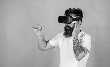 Vr uzun sakallı izlerken 3d göstermek gözlük. Acımasız sakallı adam zevk rock konseri kaydetti. Adam dövme ve şık sakal çılgın yaklaşık 360 video en sevdikleri grup, dijital çağın kavramı