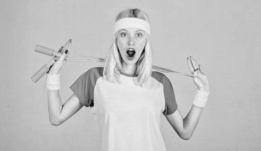 Egzersiz büyük kalori yakıcı. Kız ip atlama tutun. Egzersiz sporve diyet. İnce aşağı. Hazır yaz vücut alın. Kilo kaybı kavramı. Egzersiz için zaman bulun. İp atlama ile kadın egzersiz