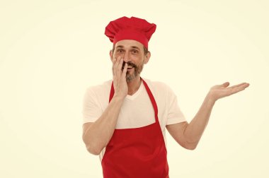 Yemek pişirmek için üniforma. Restoran şefi. Yemek benim hobi olduğunu. Yemek öğrenin. Benim mutfak için hoş geldiniz. Geçerli menü kavramı. Olgun yakışıklı adam beyaz arka plan. Profesyonel meslek pişirme