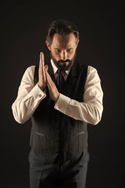 bıyıklı acımasız beyaz hippi. Sakallı adam. Erkek moda. Yüz bakımı. Olgun hippi sakallı. takım elbiseli şık iş adamı. iş moda. İş coach