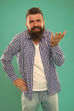 Hadi. Sen neden söz ediyorsun. Sanat, anlaşması. Adam bir şey sizi ikna etmek deneyin. Hipster karizmatik hoparlör turkuaz arka plan üzerinde ikna etmeye çalış. Kamu konuşma ve döndürecektik sanatı