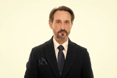 Kendinden emin ve başarılı. Formal giyim'olgun iş adamıdır. Gri sakal saç ile komuta sizde. Sakallı olgun adam iş tarzı. Şık iş kişi yaşlı. Bir takım elbise ve kravat geri