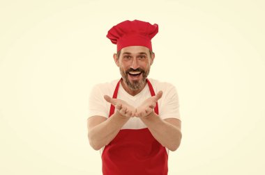 Olgun yakışıklı adam beyaz arka plan. Profesyonel meslek yemek. Yemek pişirmek için üniforma. Restoran şefi. Yemek benim hobi olduğunu. Yemek öğrenin. Benim mutfak için hoş geldiniz. Mutfak ilham