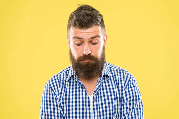 Lo siento mucho. Concepto de vergüenza. Lo siento mucho. Hombre barbudo rostro arrepentido. El tipo barbudo lo siente. Pide disculpas. El hombre con barba parece lamentable. El hombre lamenta haberlo hecho y pide que lo perdone —  Fotos de Stock