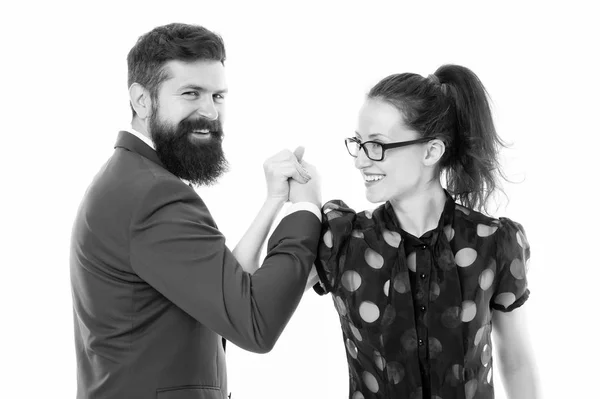 Un equipo fuerte. Pareja colegas hombre con barba y mujer bonita sobre fondo blanco. Liderazgo de socios comerciales y equilibrio de cooperación. Trabajo de oficina y negocios. Concepto de empresa y trabajo en equipo — Foto de Stock