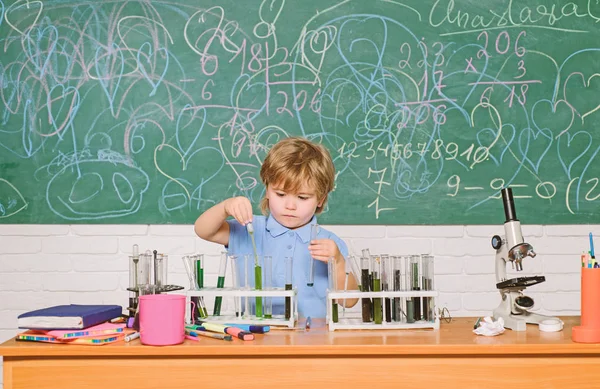 Chemistry laboratory. Practical knowledge concept. Study grants and scholarship. Wunderkind and early development. Smart children performing chemistry test. Small pupil learning chemistry in school — Stock Photo, Image