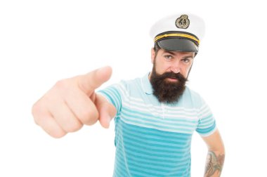 Gemiye hoş geldiniz. Geminin sakallı kaptanı. Deniz gezisi. Seyahat konsepti. Yaz tatili. Hipster sakal bıyıklı denizci şapkası. Yolcu gemisinin kaptanı. Vahşi denizci beyazüzerinde izole edilmiş. Kaptan kavramı