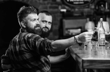 Nakit ödeme. İçki sipariş çubuk. Satın alma ve ödeme. Nakit para kavramı. Barmen için ipuçları bırakın. Garsona verilen ipucu. Bir daha fazla alkol kokteyl. Bir dakika dostum Doları para nakit bar counter