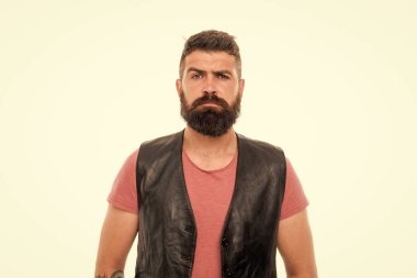 Hippi sakal acımasız adam ile. Erkeklik kavramı. Berber dükkanı ve sakal damat. Stil sakal ve bıyık. Moda trend sakal bakım. Yüz saç tedavisi. Erkeklik vahşeti ve güzellik